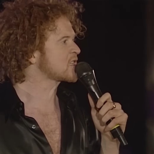 The wait is nearly over! Simply Red return to the stage this month to bring four decades of hits to fans across the UK and Europe 💫 Remaining tickets are available here: http://simplyred.com/tour-dates/ #SimplyRed40 | Simply Red