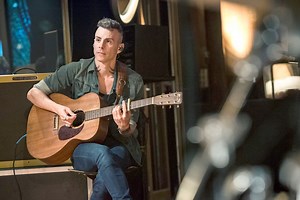 Folgen Sie Asaf Avidan auf ARTE Concert in die Gemäuer des legendären Schlosses Hérouville, wo er ganz besondere Einblicke in seine Musik gewährt. | ARTE Concert