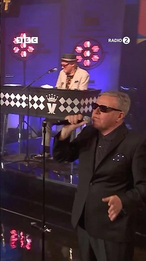 We love a trip to the House of Fun! 🏡🥳 ‪@MadtubeMTV‬ #Madness #HouseOfFun #InConcert #Radio2
