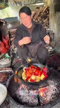 🍛He lives under heavy stress, varied tasty dishes bring him simple joy