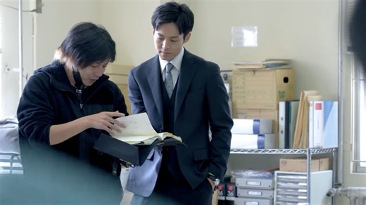 ワーナー ブラザース ジャパン on Instagram: "【撮影舞台裏に迫る】『#映画フロントライン』メイキング映像公開② 「僕は責任を回避してるんです」 ❐ 厚生労働省・立松信貴 役〖 松坂桃李さん 〗 あの日、あの時、 “フロントライン＝最前線”にいた者たち。 実力派キャストたちの撮影舞台裏に迫る―― 新型コロナウイルス集団感染に、 日本で初めて挑んだ者たちを描く 事実に基づく感動のドラマ。 ＼ 祝・動員83万人＆興収11億円突破！／ ━━━━━━━━━━━━━━━━━━ 🎬『フロントライン』絶賛上映中 #私が見たフロントライン ━━━━━━━━━━━━━━━━━━ 出演：#小栗旬 #松坂桃李 #池松壮亮 #森七菜 #桜井ユキ #美村里江 #吹越満 #光石研 #滝藤賢一 #窪塚洋介 企画・脚本・プロデュース：#増本淳 監督：#関根光才 #ワーナー映画 #映画 #邦画"