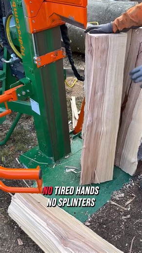 No tired hands, no splinters—the hydraulic log splitter divides big logs with a single press. #LogSplitter #HydraulicPower #FirewoodMadeEasy #WoodworkingTools #EffortlessSplitting | Metzgerei Ogunquit Studio