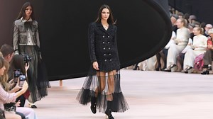 Chanel Fall/Winter 2025/26 fashion show by In-House Studio Team at Paris Fashion Week. #Chanel #ChanelFW25 #PFW #ParisFashionWeek | Fashion Feed