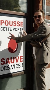 Qui aurait pu dire que Fabrizio le Carolo (Damien Gillard) donnait son sang ? Et vous qu'attendez-vous ? | Le Grand Cactus - RTBF