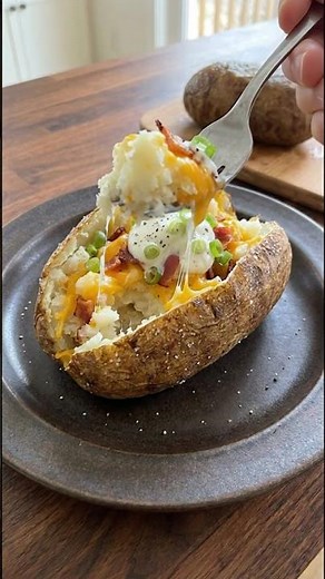 Best loaded baked potato you’ll ever eat 🥔🔥 #delicious #potato #recipe