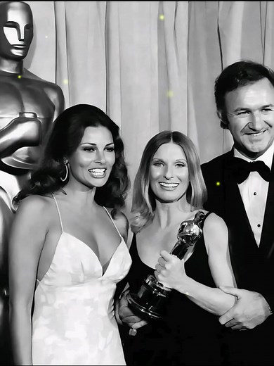 26K views · 109 reactions | This original Oscars photo from 1972 is not edited. Observe it closely and try not to gasp when you see it in the first comment below⬇ | George L. Hogg | Facebook