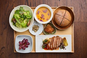 Food Picks: Chef’s Tavern in Craig Road offers lunch sets from $28  , happy hour drinks from $9.90