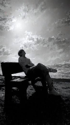 _movie_magic_hub on Instagram: "📺 TV Series: Lost in Space 🗓️ Years: 2018–2021 🚀 Genre: Sci-Fi • Adventure • Family • Survival 🎥 Developed by: Matt Sazama & Burk Sharpless ⭐ Starring: Toby Stephens, Molly Parker, Maxwell Jenkins 📺 Seasons: 3 📖 Overview Set in the future, Lost in Space follows the Robinson family, pioneers selected to colonize a distant planet after Earth becomes uninhabitable. When their spacecraft veers off course, they crash-land on a dangerous alien world. Facing hostil