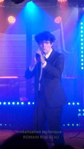 Sam Sauvage ( ), interprète le titre qui l'a révélé, «Les Gens Qui Dansent (j'adore)», pour le «Live Musique» du Figaro. | Le Figaro Culture