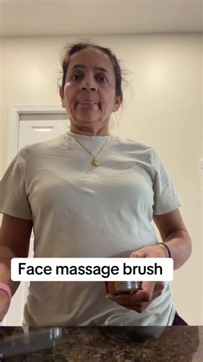 Benefits of Using a Face Massage Brush