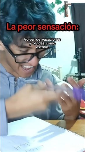 ESCRIBIR después de VACACIONES se siente 😩🥺: #humor #shortsfeed #shorts #escuela #funny #reels
