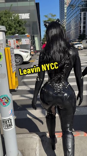 I love NYC 😊 #viral #ootd #foryou #viral #parati #nycc #catwoman #latex #comiccon