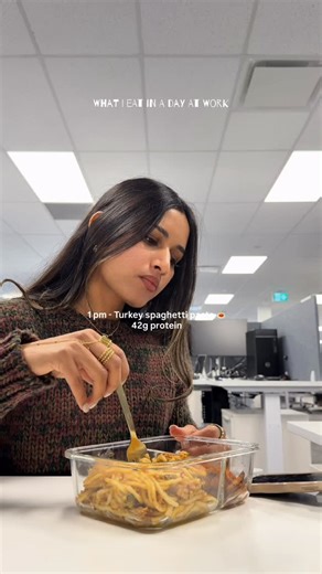 Priya Pazhani on Instagram: "Follow along!💗 everything I ate at work [day in my life, software developer, corporate girl routine, 9 to 5 day in the life, daily vlogs, what in eat in day, gym girlie, gram video, rhode, L’Oréal Paris, gram routine, morning routine, brown girl, living alone] #whatieattoday #corporatelife #corporategirl #dailyvlog #9to5life dayinmylife dayinthelife corporatelifestyle"