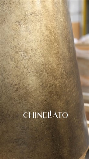 chinellato on Instagram: "A delicate touch, a cloud of golden flakes. This is how the elegance of the Estia table is created. #chinellatodesign #italianluxurydesign #italianluxurytable"