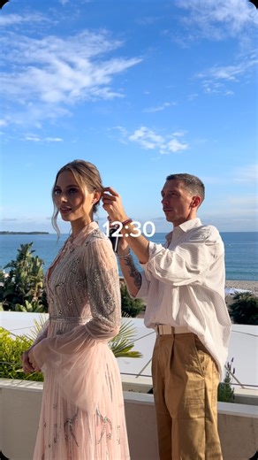 Suivez notre coiffeur studio @sylvain.decolfmacker dans une journée à Canneseries ✨ Ses indispensables sur le festival : Le sèche cheveux AirLight Pro @lorealpro La brosse N.02 @labonnebrosse La Laque Fixation Forte, le Sérum brillance & la Poudre texturisante @franckprovostparis | Franck Provost