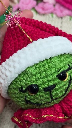Make your own Crochet Grinch Sphere - DIY Christmas Ornament #crochet #crocheters #amigurumi #diy...