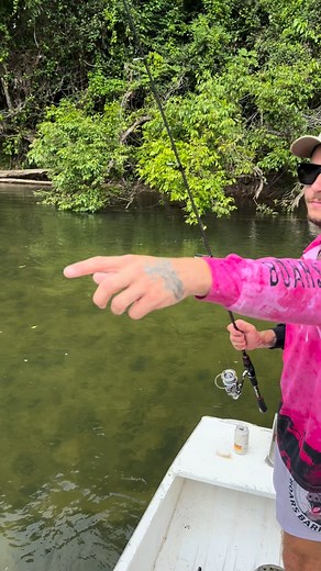 All most getting smoked on the @yozuri_lures @yozuri_lures_aus twitch bait I didn’t realise how good these twitch baits are for sootys Such a great lure for leaving the lure in the strike zone as it has a super slow sink but can allso be used with pace !!! @castmag.co @casttackle Cast leader and braid allso playing a big role as , well makes all the difference using quality gear in heavy snag Country 💪🔥 @yozuri_lures_aus @yozuri_lures @tacspo @tackleworldtully @tackleworldaus @bryceandmatty @h