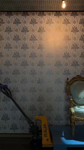 À vos agendas 🗓️ | L’exposition « Une journée au XVIIIe siècle, chronique d’un hôtel particulier » ouvre bientôt ses portes ! 🔨 Les équipes s’activent en coulisses… Les œuvres prennent place, les décors se déploient, les ambiances se dessinent peu à peu. Dans quelques jours, vous pourrez découvrir la vie d’une demeure aristocratique parisienne du XVIIIe siècle, du lever au coucher. ✨ Mobilier, vêtements, porcelaines, boiseries, objets du quotidien… Plus de 500 pièces issues des collections du 