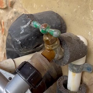 323K views · 530 reactions | Here’s a quick fix to try for a leaky spigot. I used a wide jaw adjustable wrench by Crescent Tools #leak #fix #diy #tipsandtricks #tips #crescenttool #crescenttools | Wilker Do's | Facebook