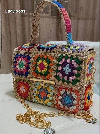 New Design Granny Square Crochet Bags #ladyloops #crochetbag