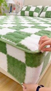 157K views · 264 reactions | Chilly nights? Meet your new favourite fitted sheet. ✔ Ultra-soft milk velvet ✔ Stylish checkered design ✔ Snug fit with elastic edges ✔ Machine washable Only $73.15 — You save $41.61! | FUNNYFUZZY | Facebook