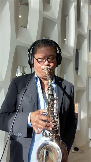 "Girl from Ipanema" by Antonio Carlos Jobim | Saxophone by DIVISI