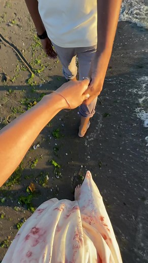 Beach Vibes: Capturing Couple Goals on the Shore