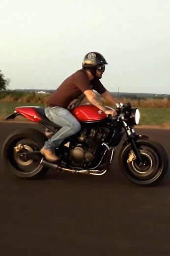 The loud Suzuki GSF N 1200 Bandit by Eduardo Luft #shorts #bikemodified #caferacer