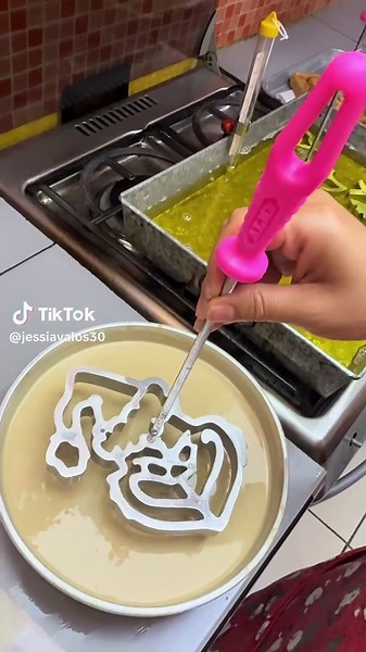 Receta de Buñuelos Navideños al Estilo Grinch