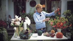 Björn Kroner-Salié stellt sein neues Buch "Tischkultur" aus dem Callwey Verlag vor und ihr habt die Möglichkeit, eins der Exemplare auf Tollwasblumenmachen.de zu gewinnen. Wir drücken euch die Daumen und wünschen viel Vergnügen beim kreativen, blumigen Dekorieren: http://bit.ly/kroner-tischkultur | Toll was Blumen machen