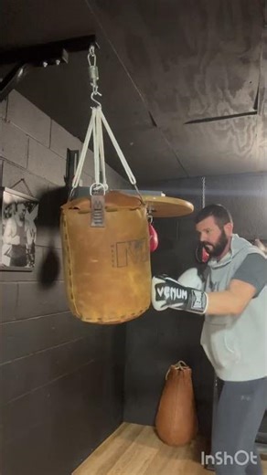 Vintage.punching bag, Barrel Bag workout, boxing workout, leather punching bag