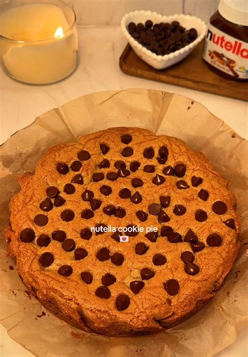 Nutella Stuffed Cookie Pie 🍪🤎🍫 Soft, gooey and loaded with chocolate chips, with a deliciously creamy Nutella centre in every bite 🤎 Makes: 9–12 slices Ingredients * 170g unsalted butter, melted * 67g granulated sugar * 110g brown sugar * 1 large egg * 1 large egg yolk * 1½ tsp vanilla extract * 240g plain (all-purpose) flour * ½ tsp baking soda * A pinch of salt * Chocolate chips, as much as you like, plus extra for topping * Nutella, as much as you like Instructions 1. Preheat the oven to 