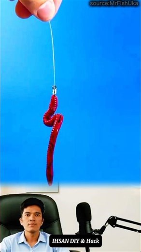 Most anglers STILL mess this up ❌ When hooking a worm… here’s how to do it RIGHT ✅🎣#shorts