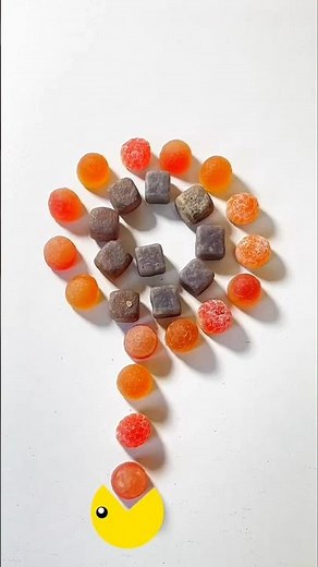 Greedy Pacman charges through orange jelly balls to attack a spiral of cocoa cube gummies 🍊🟫