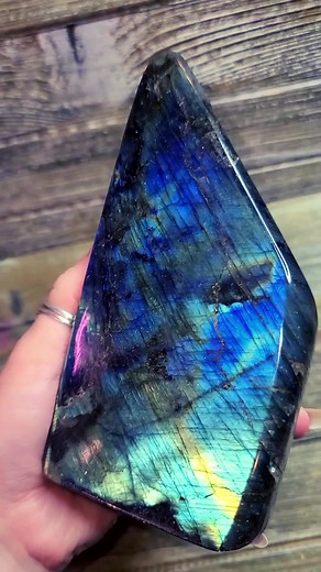 The BEST Labradorite Free Form. Look at how flashy this is ! #rockcollection #crystalenergy #Rainbow #crystalmagic #esoteric #crystalsofig #crystals #healingcrystals #minerals #geology #crystalshop #Rocks #rockcollector #ohm #crystallove #healingvibes #sacredspaces #blue #purplelabradorite #labradorite #labradoritestone #mineralmagic | Messy Awakening Tarot and Crystals
