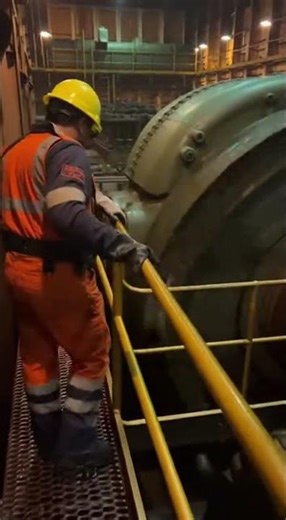 ⚙️ Tiny Human Inside a Giant Machine