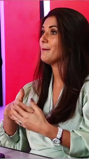 Vanessa Acosta, protagonizó “El Amor no es como lo pintan”, la primer versión en México, de “Betty la Fea”, y se ganó el cariño de todo el público. Aquí nos cuanta a detalle, cómo la caracterizaban. Busca el Podcast en YouTube y en Spotify #adrianamacias #conferencistamotivacional #descalzarte #podcast | Adriana Macías