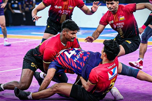 Bulls trounce Dabang Delhi to book PKL playoffs berth | Rediff-TV | Rediff.com