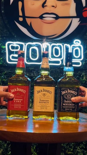 BOLOLÔ RESTAURANT & BAR - ES 🦈 on Instagram: "🥃🔥 Jack Daniel’s é no Bololô! 🔥🥃 Viva a experiência de um clássico com mais de 150 anos de história, sabor marcante e personalidade inconfundível. Aqui, o combo de Jack Daniel’s é do jeito que tem que ser: bem servido, na vibe certa e no melhor ambiente. ✨ Tradição, atitude e momentos inesquecíveis. 📍 Vem pro Bololô e brinda com quem entende de experiência!"