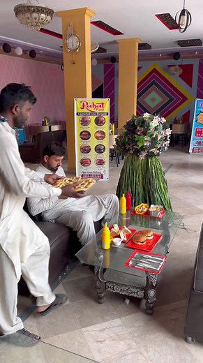 Grass Man Ne Pizza Aor Bargar Q Uhtaee😂 #bananapranks #bananaprank