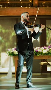 ✨ Love, music & celebration ✨ An unforgettable night at The Barn 305 filled with elegance and party vibes 🎻🎉 Suits: @mygroomsroom @sartori_amici #ronnymorenoviolinist #weddingviolinist #miamiwedding #weddingparty #violinmusic #weddingentertainment #weddingmusician #luxurywedding #weddingvibes #weddingreception #brideandgroom #weddingstyle #weddinginspiration | Ronny Moreno Violinist