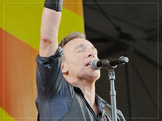 Watch Bruce Springsteen perform 'Streets of Philadelphia'