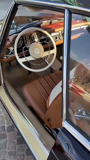 Vintage Mercedes Interior - Luxury Living in Classic Cars