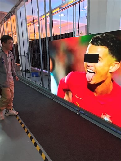 I am now a qualified doctor; let me repair his eyes.#eagerled #leddisplay #ledscreen #indoorledscreen #ledbillboard