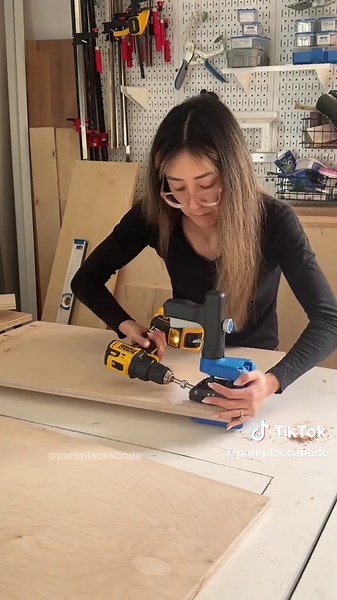 I finally started building out my new miter stand! 🙌🏼 It’s a pretty simple build but will be so functional with my laundry countertop/workbench table being a part of it. I still have to finish the 2 drawers in the middle section (bc duh, more storage and organization) and the right extension support wing, but I’m happy I was able to get this much done in 2 days before I left for a family trip (while recovering from food poisoning. I pushed through somehow lol). I got these awesome ratcheting l