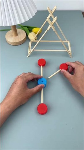 How to Make a Fun Pinwheel Using Disposable Chopsticks and Bottle Caps! #ParentChildCrafts #Homem...