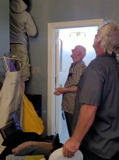 1? 2? 3? how many Newfie's does it take to screw in a light bulb.. watch until the end. haha #AC/DCPOPPY Harold Hollihan of Shea Heights #Newfoundland