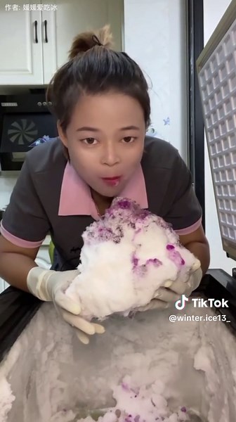 y14760549994 ice eating freezer frost collection #redfreezer #rells #fyp #winterice #ice #asmr #mugbang #freezer #snow