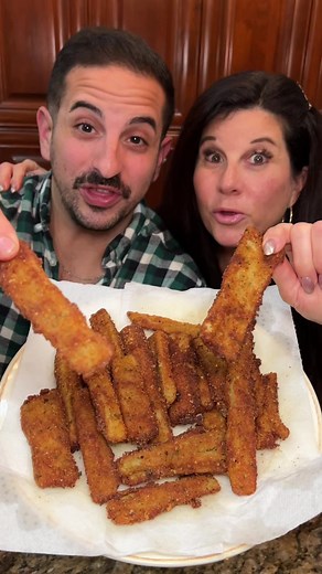 ❗️GRUB RECIPE: SICILIAN FRIED CARDOONS 🤌 These wild thistles are a staple of my Sicilian Christmas Eve so I had to bring my Mom in to show you all how it’s done. Full recipe below! The process of making cardoons has been in my family since they were living in Sicily. We honor it every year religiously. ✔️ This dish lives in my heart. Nostalgia and heritage at its finest taste. ♥️ 🌱 If you want to find this rare Mediterranean vegetable, look in an Italian market as we get closer to Christmas. W