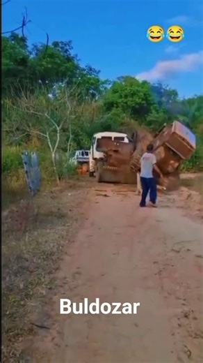 Buldozar Unloading Execident #shortvideo #machinerychannel #heavyequipment #bulldozer #cat #komatsu